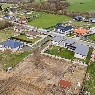 Prodej stavební parcely 1 300 m² Černovice
