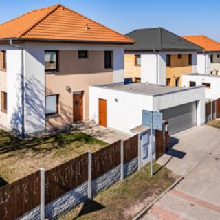 Prodej rodinného domu 180 m² Veleň