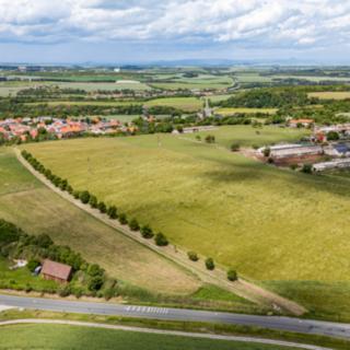 Prodej stavební parcely 46 945 m² Pchery Humny
