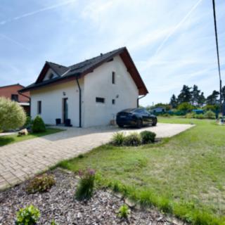 Pronájem rodinného domu 145 m² Líšnice
