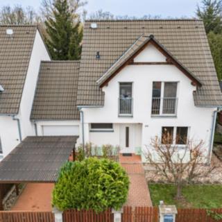 Pronájem rodinného domu 107 m² Býkev