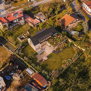 Prodej stavební parcely 1347 m&sup2; Husinec