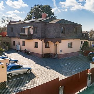 Prodej hotelu, penzionu 597 m&sup2; Zdiby