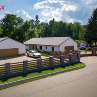 Prodej stavební parcely 969 m² Lišov