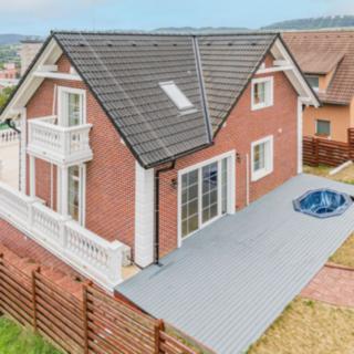 Pronájem rodinného domu 228 m² Králův Dvůr