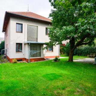 Prodej rodinného domu 202 m² Hostivice