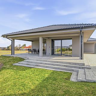 Prodej rodinného domu 210 m&sup2; Mezouň