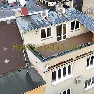 Pronájem pokoje, 178m²