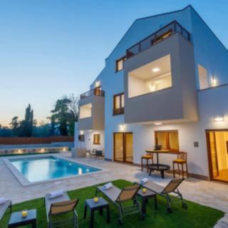 Prodej rodinného domu, 464m²