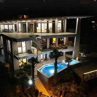 Prodej rodinného domu, 758m²