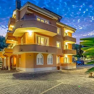 Prodej hotelu, penzionu, 700m²