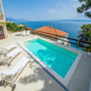 Prodej rodinného domu, 330m²