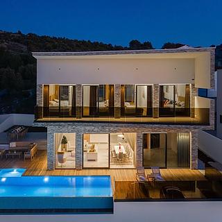 Prodej rodinného domu, 270m²