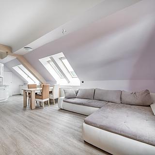 Pronájem bytu 5+1 a více 144 m&sup2; Karlovy Vary