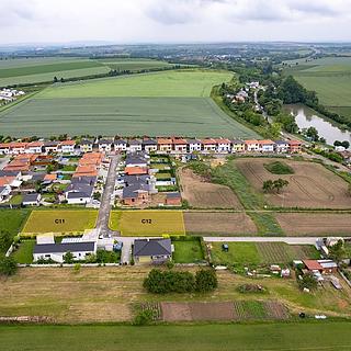 Prodej stavební parcely 693 m² Syrovice