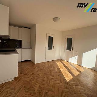 Pronájem bytu 2+kk 35 m² Praha