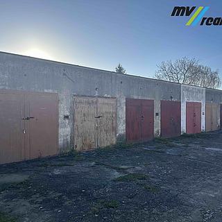 Prodej garáže 21 m² Milovice, Smetanova