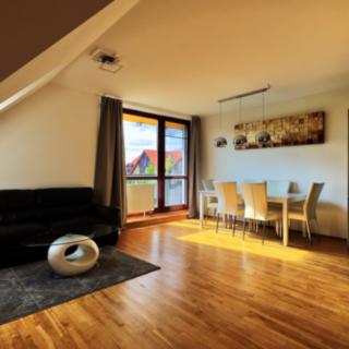 Pronájem bytu 4+kk 81 m² Jesenice, Lomená