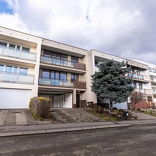 Pronájem rodinného domu 200 m&sup2; Praha