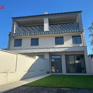 Prodej rodinného domu, 209m²
