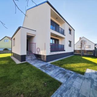 Prodej rodinného domu 297 m² Jindřichův Hradec Radouňka, Spojovací