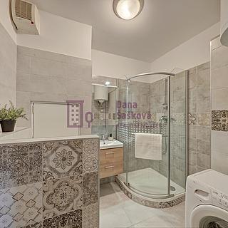 Pronájem bytu 2+kk 40 m² Jindřichův Hradec V, Nušlova