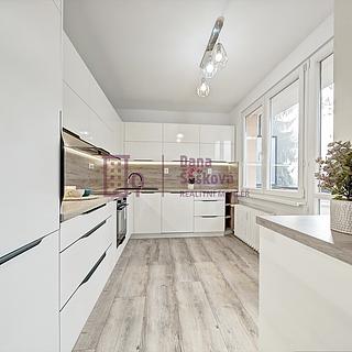 Pronájem bytu 2+1 50 m² Jindřichův Hradec II, sídliště U Nádraží