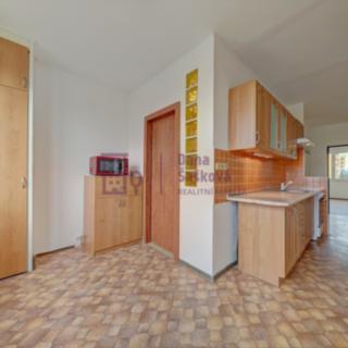 Pronájem bytu 2+1 62 m² Jindřichův Hradec III, sídliště Vajgar