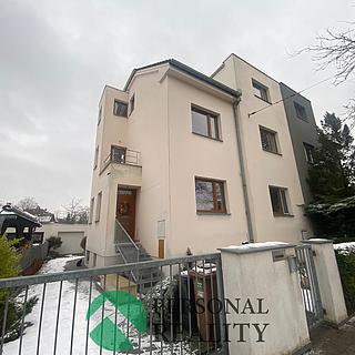 Pronájem bytu 3+1 79 m² Pardubice Bílé Předměstí, Štrossova