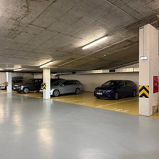 Pronájem parkovacího místa 20 m&sup2; Praha