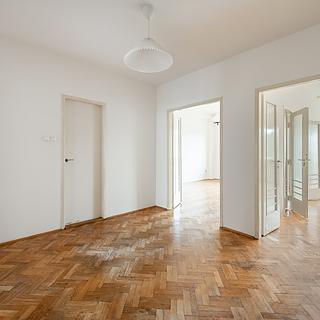 Pronájem bytu 3+1 104 m² Praha Karlín, Sokolovská