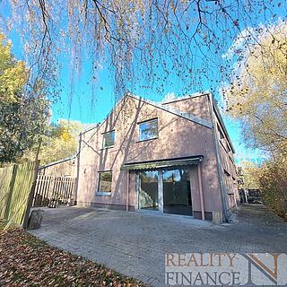 Pronájem rodinného domu, 207m²