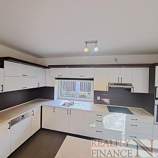 Pronájem rodinného domu, 207m²