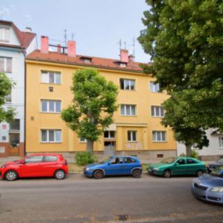 Pronájem bytu 2+1 65 m² Plzeň Jižní Předměstí, Tělocvičná