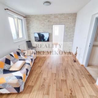 Pronájem bytu 3+1 50 m² Velešín, Sídliště