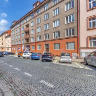 Prodej bytu 1+kk a garsoniéry 45 m² Hradec Králové, Škroupova