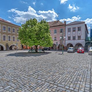 Prodej bytu 2+1 70 m² Hostinné, Náměstí