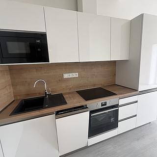Pronájem bytu 1+kk, garsoniery 29 m&sup2; Lomnice