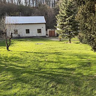 Prodej stavební parcely 1 163 m² Černolice, V Potocích