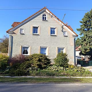 Pronájem rodinného domu 100 m&sup2; Částkov