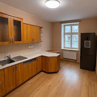 Pronájem bytu 3+1 127 m² Hlučín, Mírové náměstí