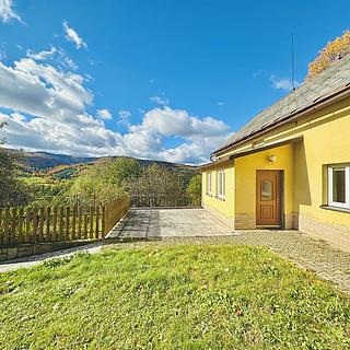 Pronájem rodinného domu 392 m² Vápenná