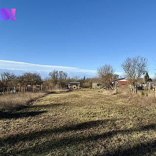 Prodej stavební parcely 1 809 m² Znojmo