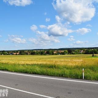 Prodej komerčního pozemku 8 945 m² Holice