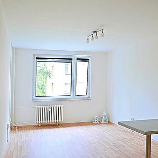 Pronájem bytu 1+kk a garsoniéry 32 m² Hradec Králové, třída Edvarda Beneše