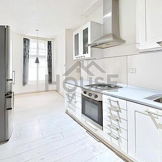 Prodej bytu 4+1 100 m² Praha