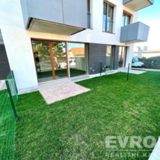 Pronájem bytu 1+kk a garsoniéry 62 m² Praha Dolní Chabry, Ústecká