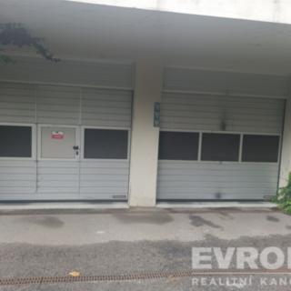 Pronájem parkovacího místa 18 m² Praha