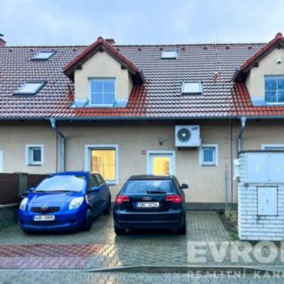 Pronájem rodinného domu 157 m² Postřižín
