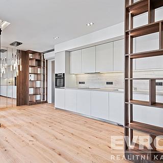 Pronájem bytu 1+kk, garsoniery 35 m² Praha